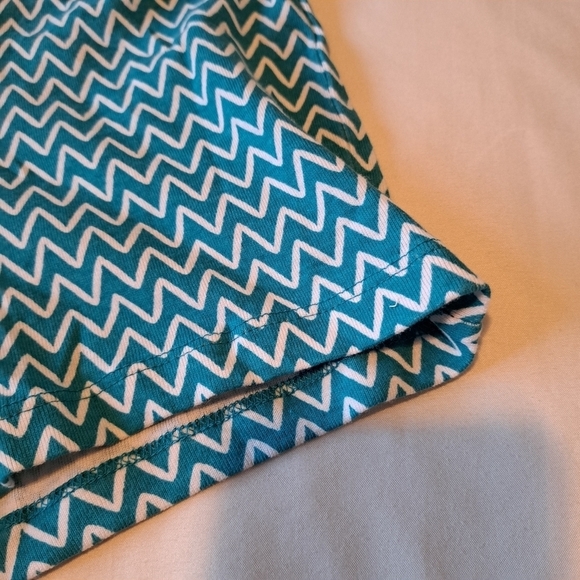 Gymboree girls size 5 outlet shorts dark teal with white zig zag design - Picture 2 of 4